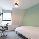4 Bedroom Flat At Fitzhardinge House * Bristol