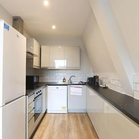 4 Bedroom Flat At Fitzhardinge House Apartman