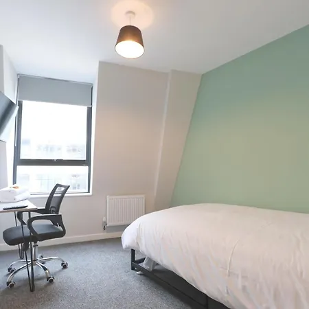4 Bedroom Flat At Fitzhardinge House * Bristol