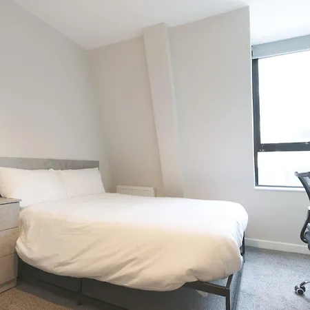 4 Bedroom Flat At Fitzhardinge House Apartament Bristol