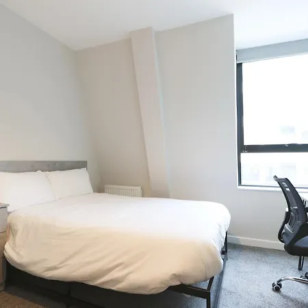 4 Bedroom Flat At Fitzhardinge House Apartament Bristol