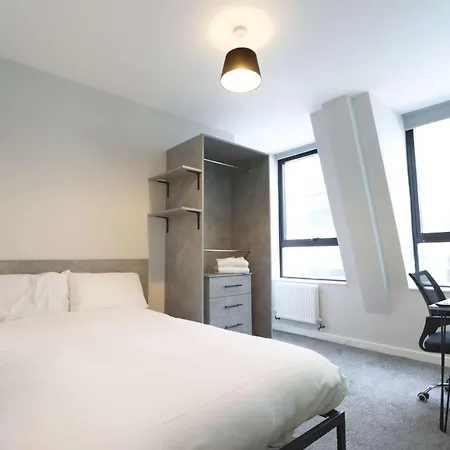 4 Bedroom Flat At Fitzhardinge House * Bristol