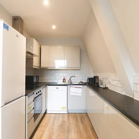 4 Bedroom Flat At Fitzhardinge House *