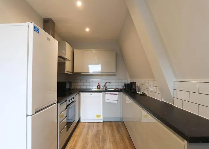 4 Bedroom Flat At Fitzhardinge House Apartment Bristol