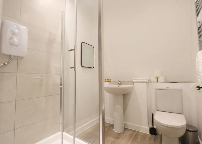 4 Bedroom Flat At Fitzhardinge House Bristol