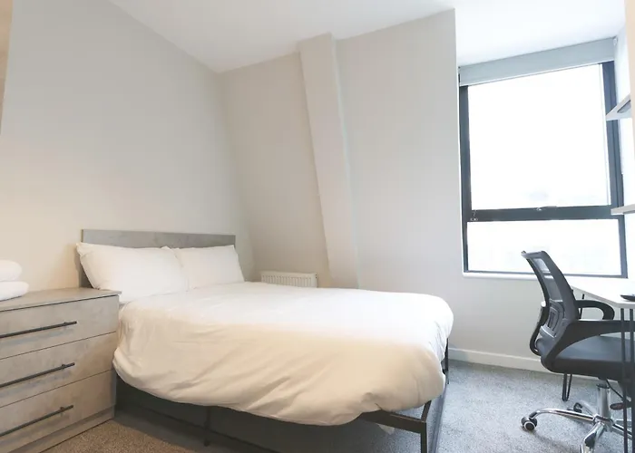 4 Bedroom Flat At Fitzhardinge House Appartement Bristol