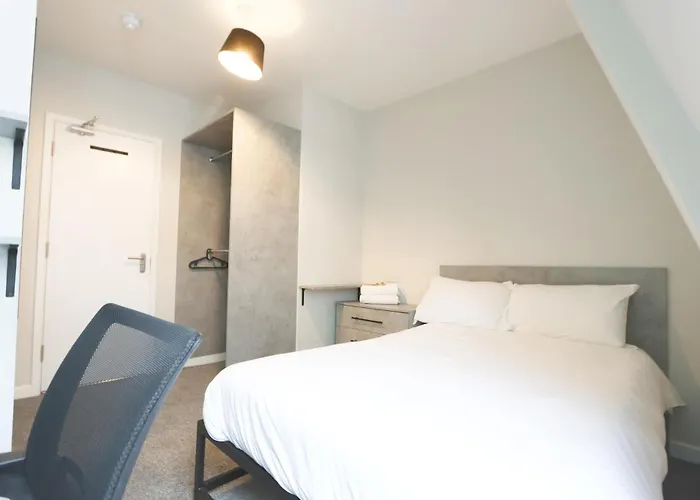 4 Bedroom Flat At Fitzhardinge House Appartement