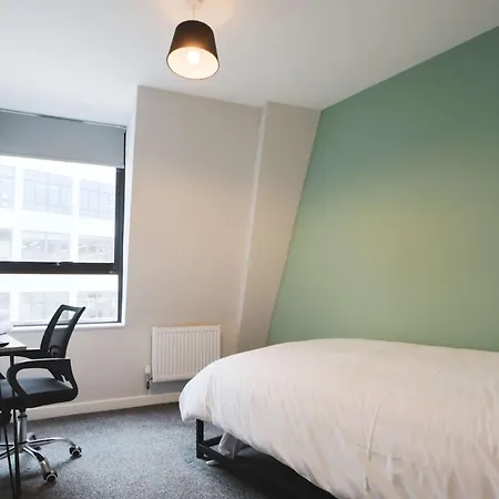 4 Bedroom Flat At Fitzhardinge House בריסטול