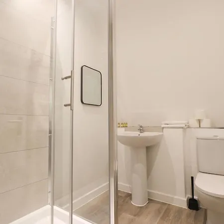 4 Bedroom Flat At Fitzhardinge House Bristol