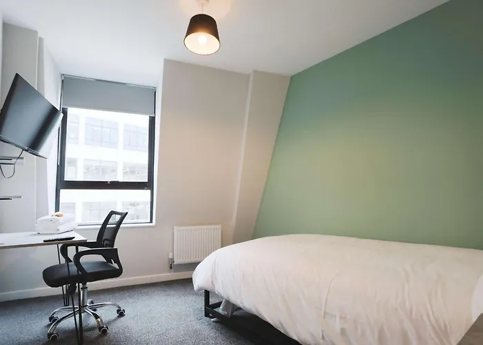 4 Bedroom Flat At Fitzhardinge House Bristol