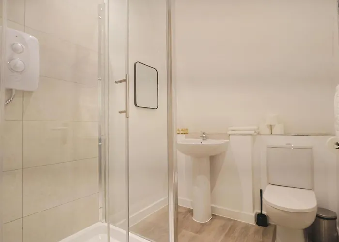 4 Bedroom Flat At Fitzhardinge House Apartament Bristol