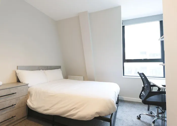 4 Bedroom Flat At Fitzhardinge House Apartament Bristol