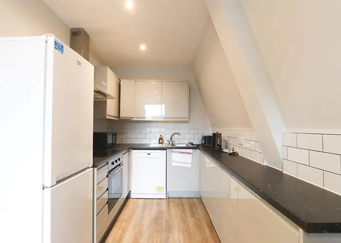 4 Bedroom Flat At Fitzhardinge House *